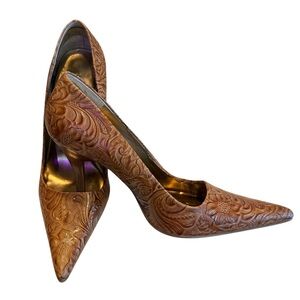 NINE WEST O-HEMLOCKD4 BROWN POINTY TOES LEATHER UPPERS. SIZE 8M.